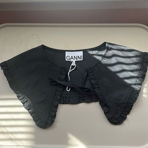 GANNI - Black Ruffle Collar